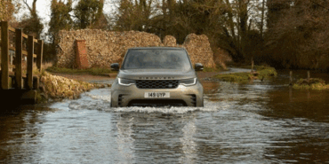 2021-land-rover-discovery-r-dynamic-2-1