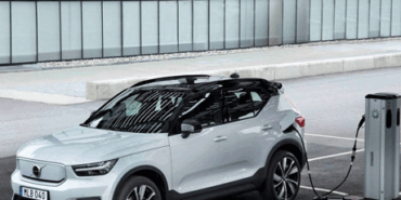 2021-volvo-xc40--
