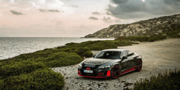 2022-audi-rs-e-tron-gt-11-