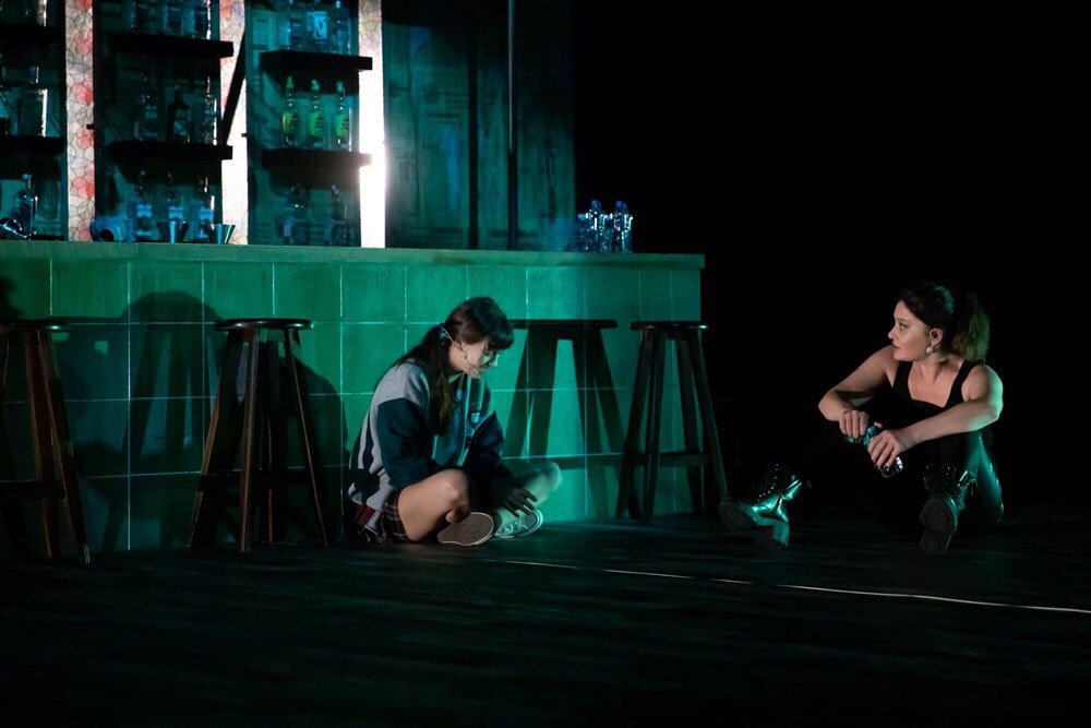 Nurgül Yeşilçay ve Afra Saraçoğlu’nun iki kişilik oyunu-