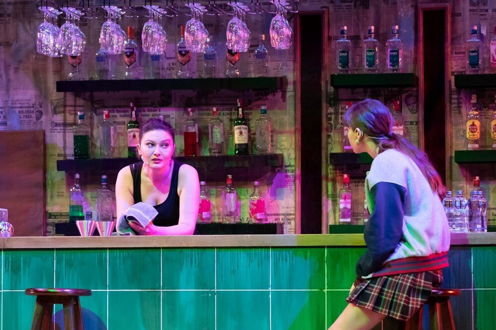 Nurgül Yeşilçay ve Afra Saraçoğlu’nun iki kişilik oyunu 1