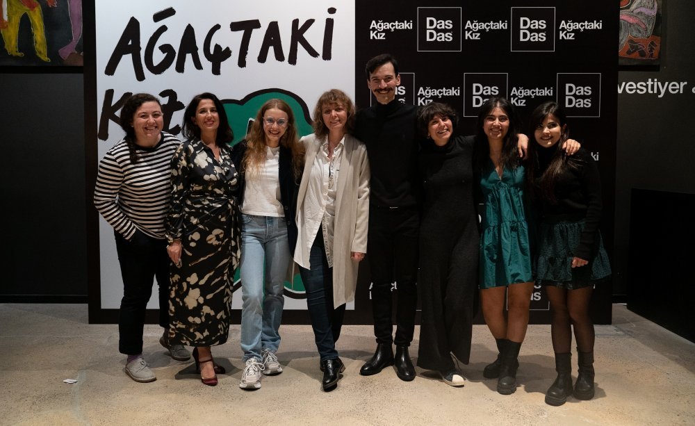 'Ağaçtaki Kız' oyunu prömiyerini gerçekleştirdi