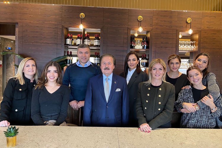 Yasemin Çağlar Hattat,Alpin Albayrak,İsmail Küçükkaya,Çavit Çağlar,Ayşe Kubilay,Yasemin Çağlar,Selin Türegün,Duygu Çarmıklı,Lara Kurt