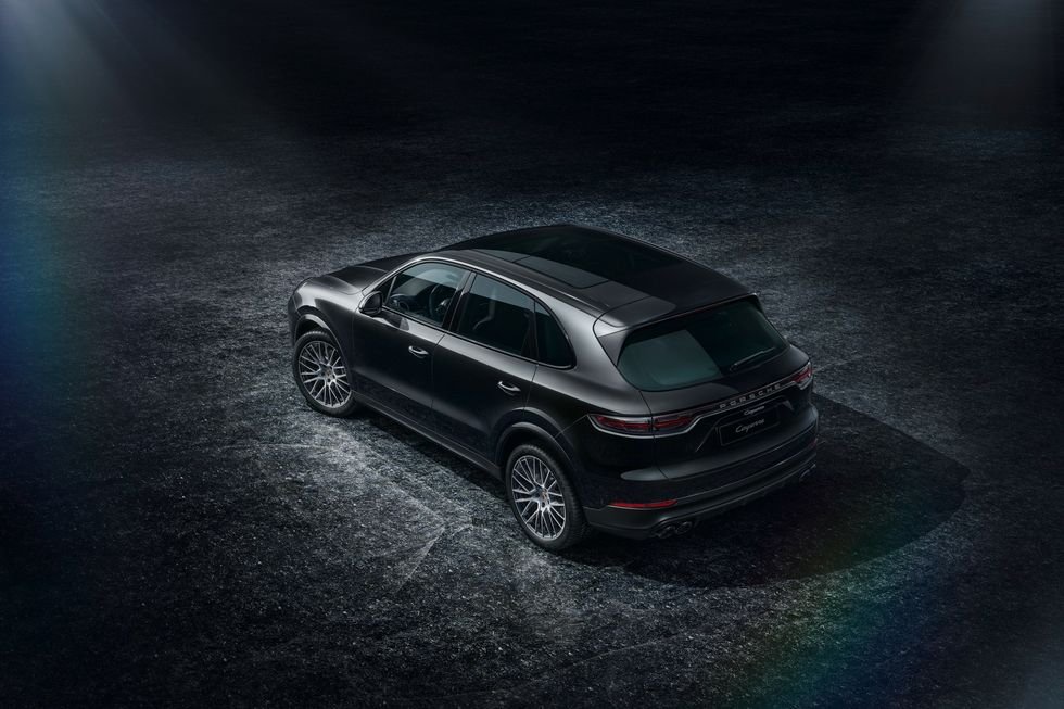 2022-porsche-cayenne-platinum-edition-2