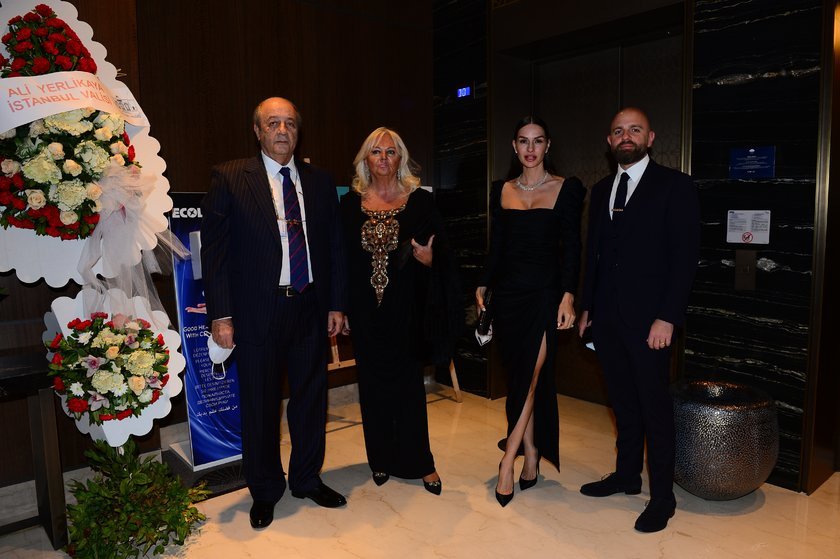 Tuncay Özilhan,Emine Özilhan,İzzet Özilhan,Yasemin Özilhan