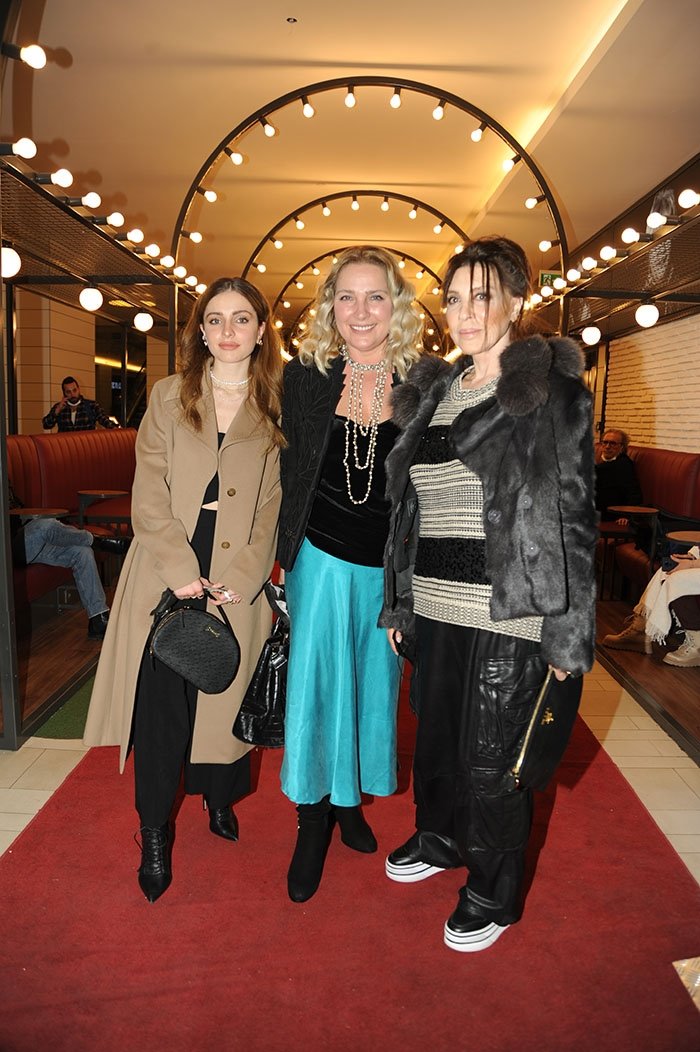 Dila Özturan, Zeynep Kasımlıoğlu, Nebahat Çehre