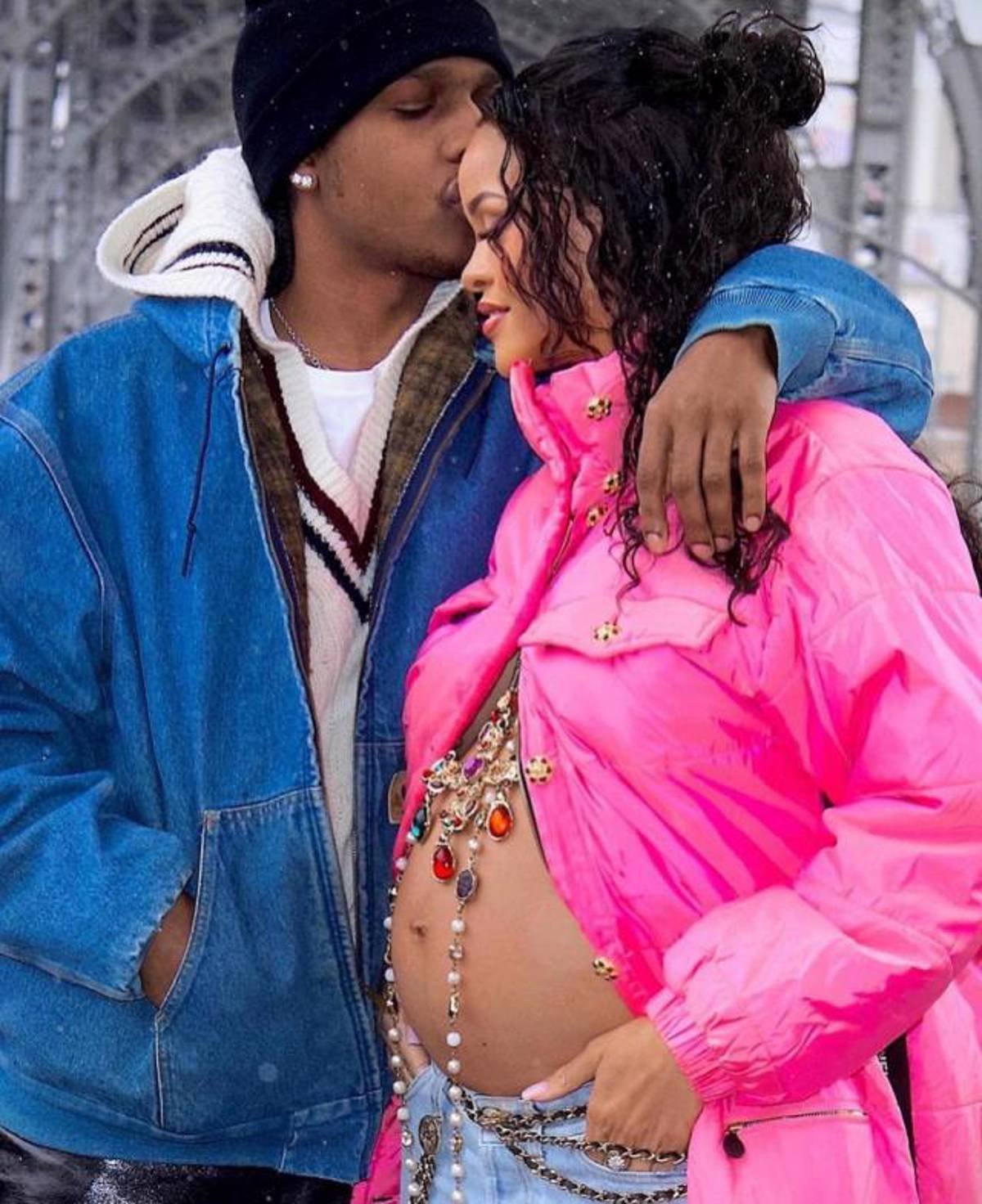 Dünyaca ünlü şarkıcı Rihanna 2