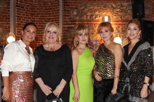 Berna Çebi,Zafer Kozanoğlu,Beste Yurttaş,Berrin Zorlu,Arzu Sabancı