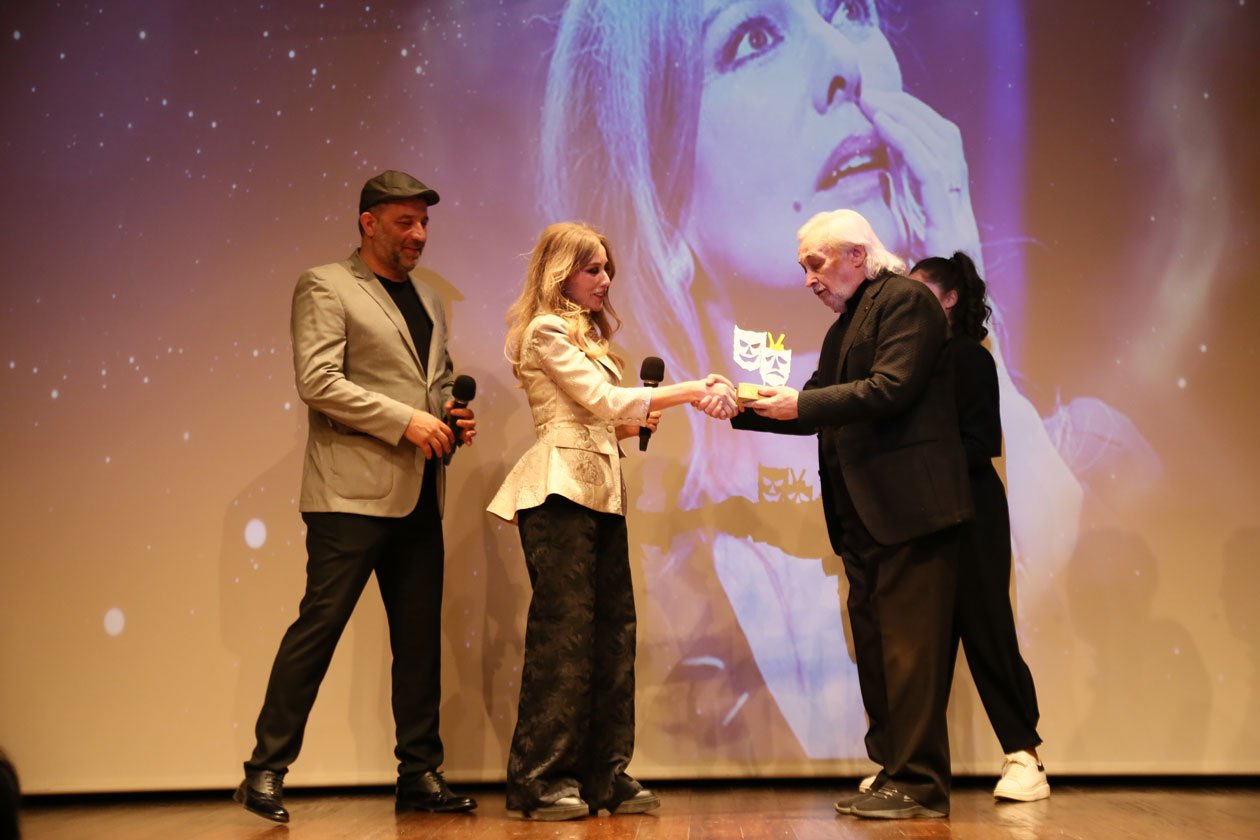 Şevket Coruh-Zerrin Tekindor-Mujdat Gezen