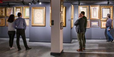 Yıldız-Holding,-yeni-sergi-salonunu-Konuşan-Yazılar-sergisi-ile-açtı