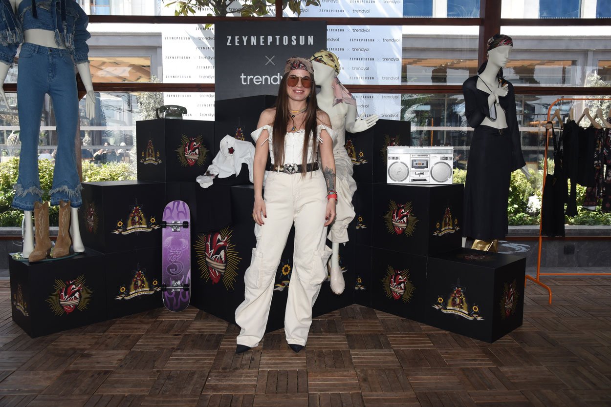 ZEYNEP-TOSUN-X-TRENDYOL