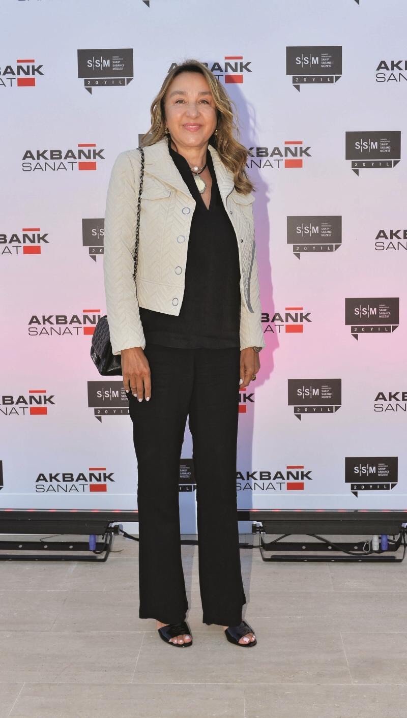 Esra Ekmekçi