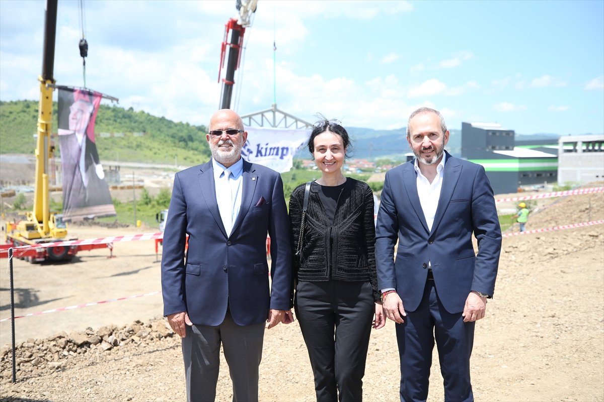 Leon Mizrahi,Cavidan Karaca,Özhan Olcay