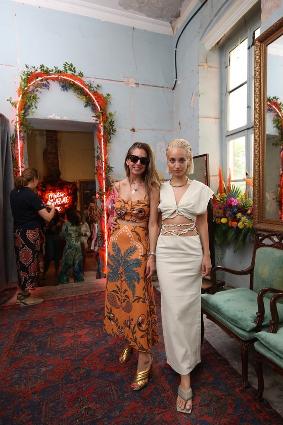 Melis Ağazat,Melisa Tapan