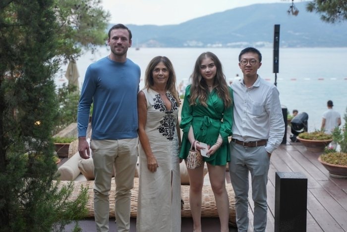 Cigdem Erkman , Jema Salvino , Charles Callinan ve Micheal Li