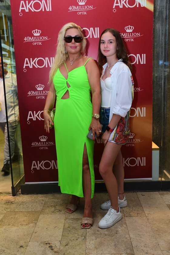 Serap Sarı,Lara Sarı