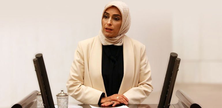Zehra Taşkesenlioğlu'ndan Mine Tozlu Sineren'e suç duyurusu