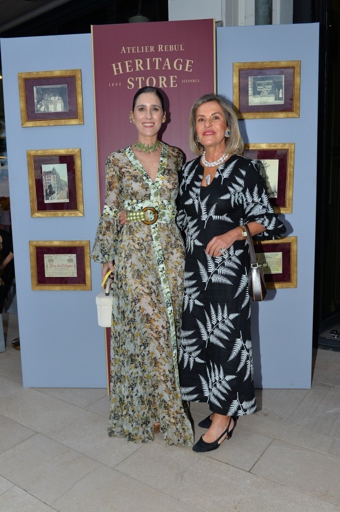 Begüm Kıroğlu, Sibel Gülgün