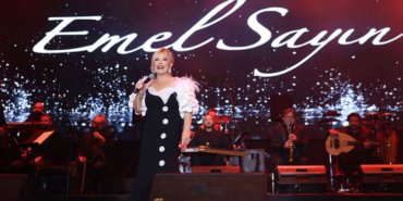 Boğaz, Emel Sayın'la ışıldadı 