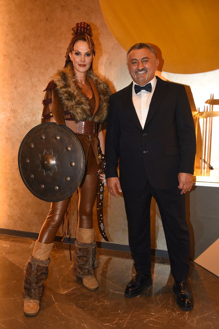 Tülin Şahin,Sabit Akkaya