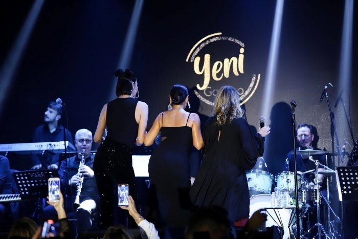 Deniz Akkaya-Hülya Avşar-Saba Tümer