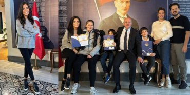 Başak Çetinsaya öğrencilerin karne heyecanına ortak oldu