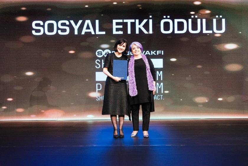 Sosyal etki ödülü sahibi