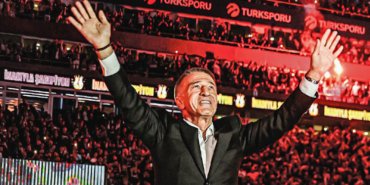 Ahmet Ağaoğlu görevinden istifa etti