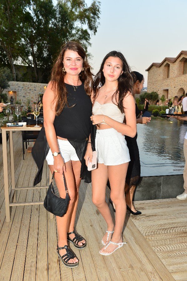 Sebnem Özinal,Ayşe Öztek