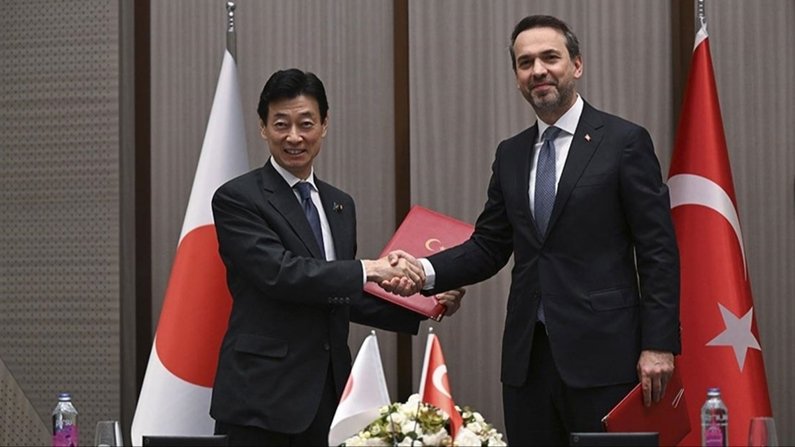 Enerji ve Tabii Kaynaklar Bakanı Alparslan Bayraktar ile Japonya Ekonomi, Ticaret ve Sanayi Bakanı Nishimura Yasutoshi