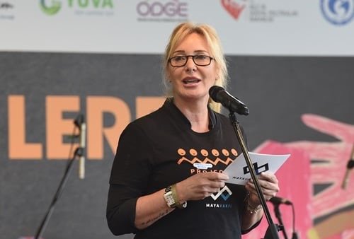  Esra Özsüer hakkında