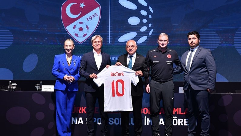 Türkiye Futbol Federasyonu Başkanı Mehmet Büyükekşi, BtcTurk CEO'su Özgür Güneri