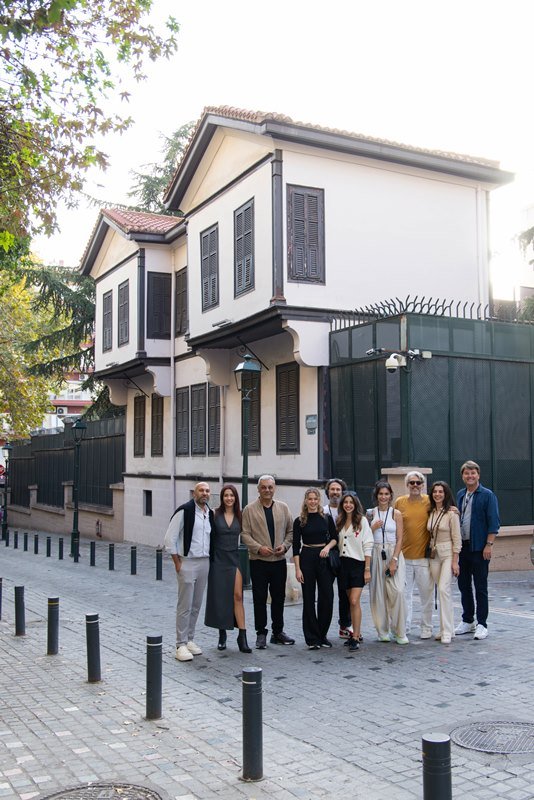 Ataturk Evinden Toplu Fotograf