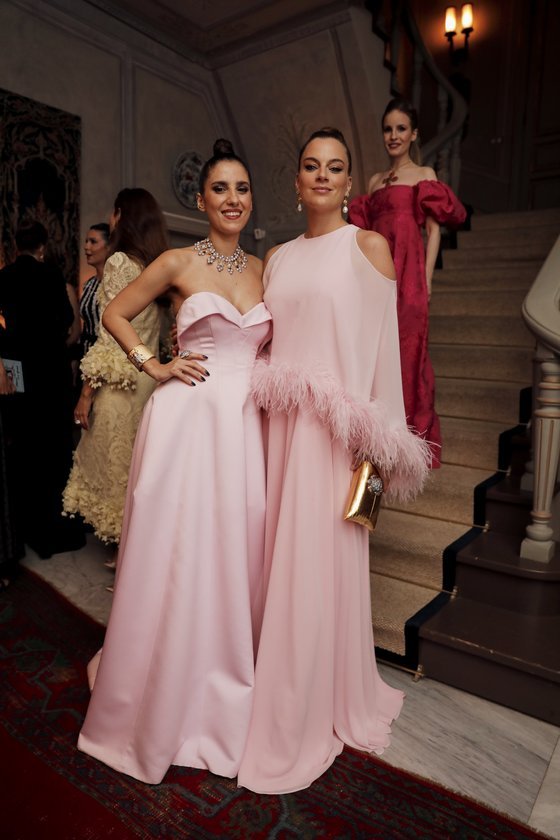 Begüm Kıroğlu,Prenses Cleo Zu Oettingen Spiwlberg