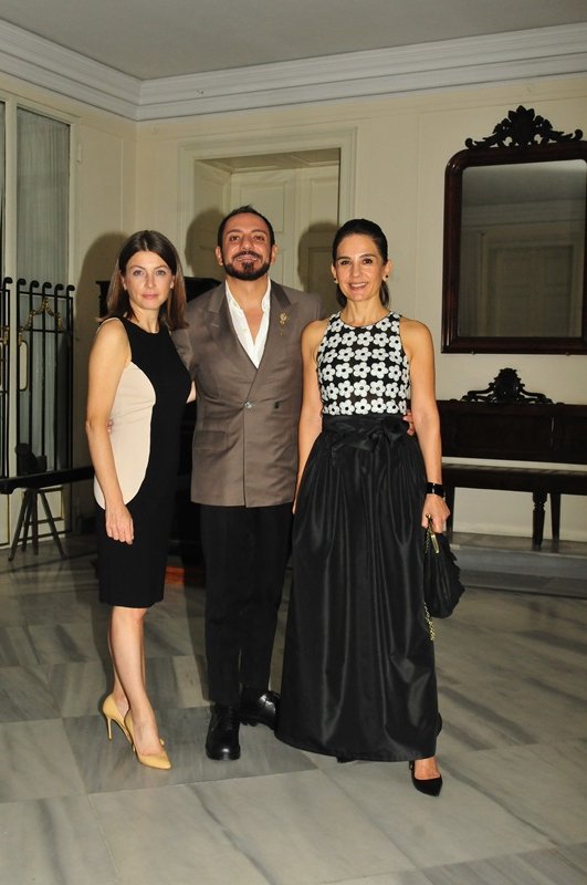Elena Clemente,İsmail Polat,Dilara Koçak