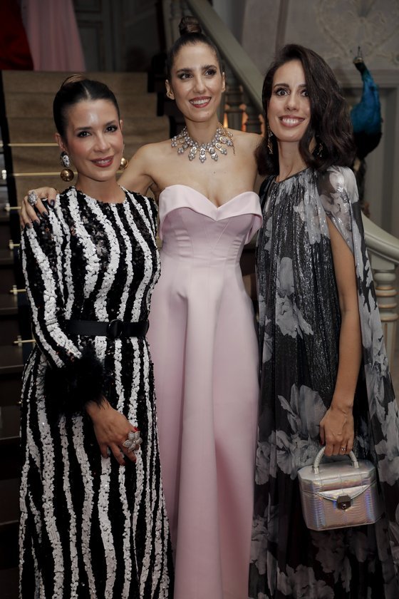 Melisa Von Faber Castel,Begüm Kıroğlu,Serra Türker