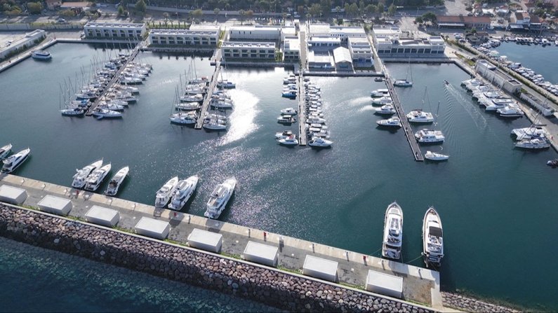 Oasis Marina Yeni Foça