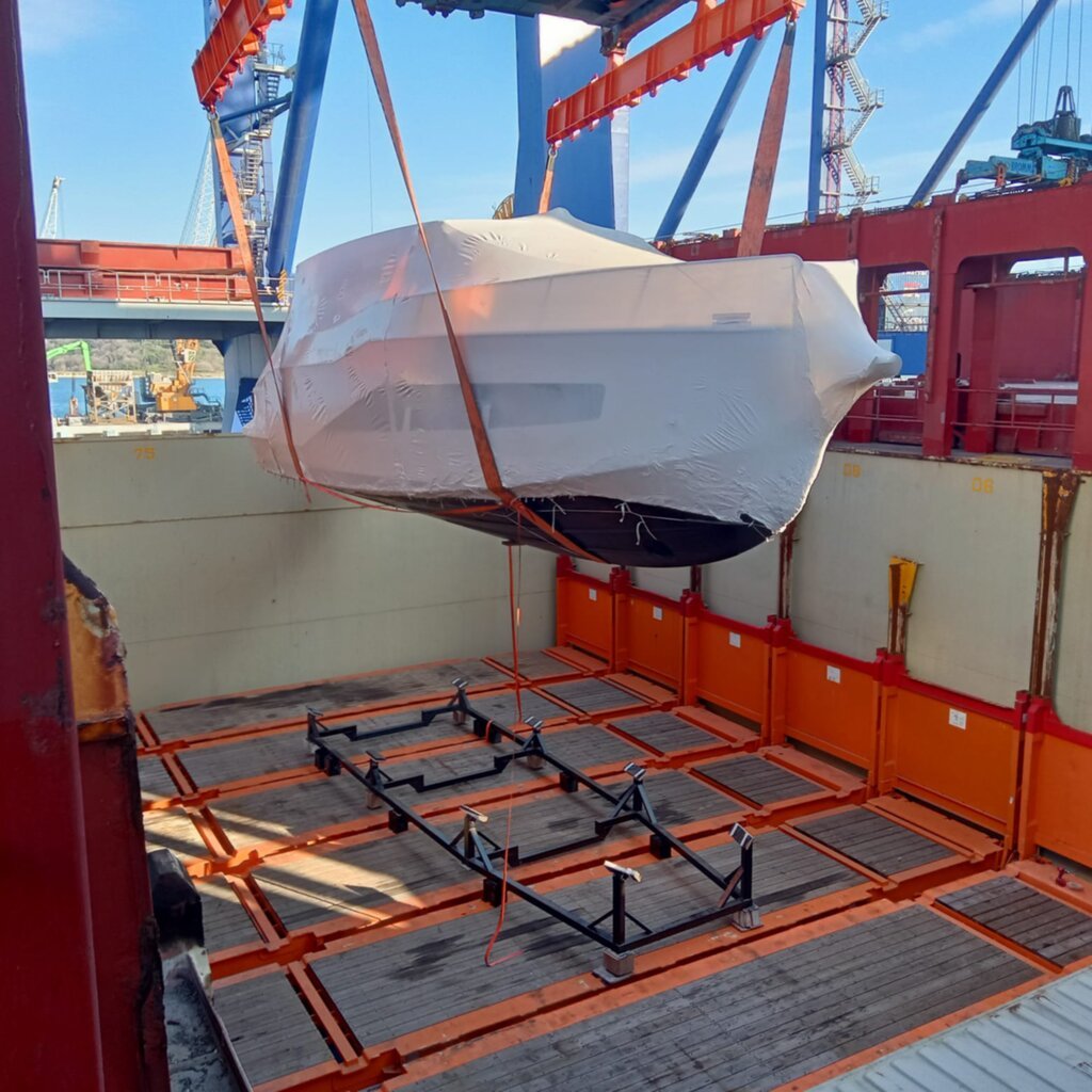 BATI GROUP TRANSPORTED ANOTHER BOAT TO IZMIR