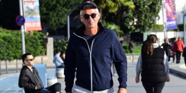 Haluk Dinçer tek başına pazar yürüyüşünde