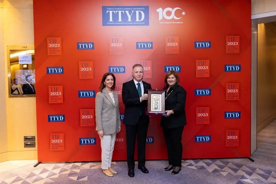 Hediye Güral Gür-İstanbul Valisi Davut Gül-TTYD Başkanı Oya Narin