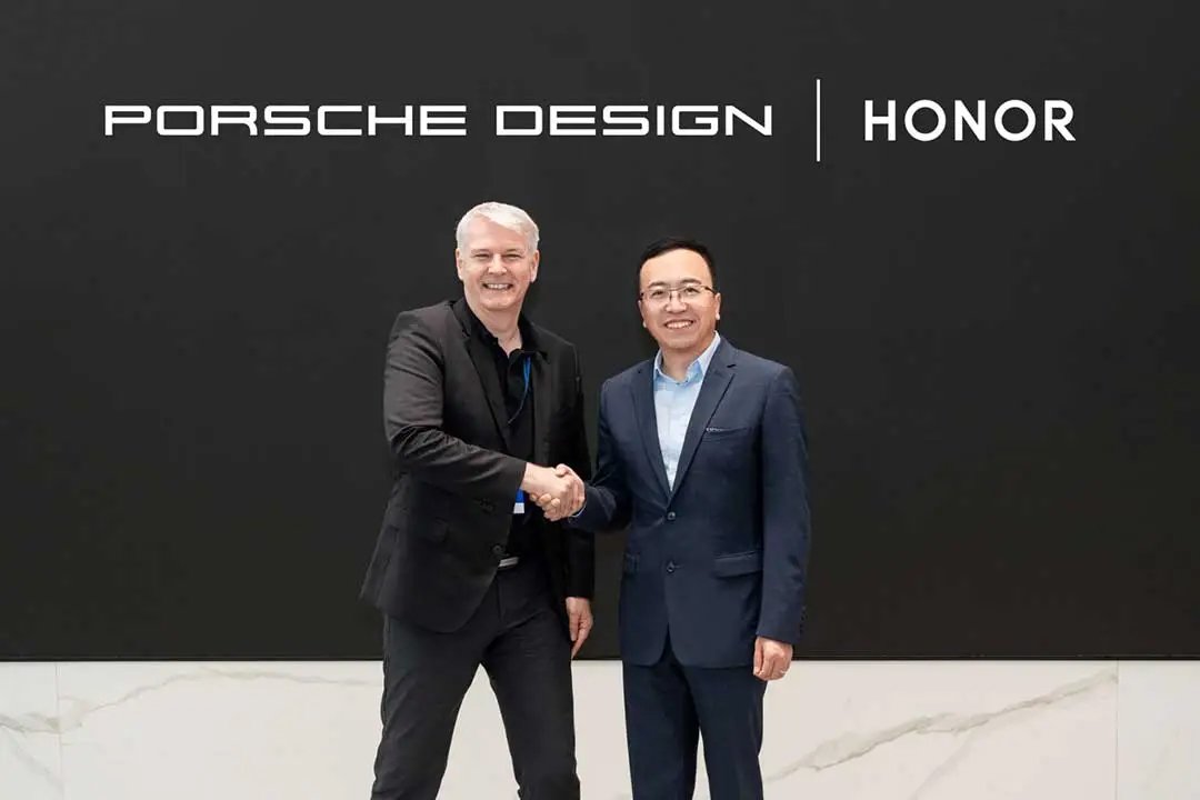 Honor Üst Yöneticisi (CEO) George Zhao,Porsche Lifestyle Group Yönetim Kurulu Başkanı Stefan Buescher 
