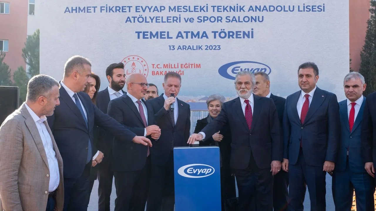 İstanbul Valisi Davut Gül ile Evyap İcra Kurulu Başkanı Mehmed Evyap