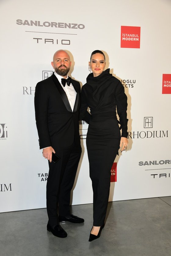 İzzet Özilhan,Yasemin Özilhan