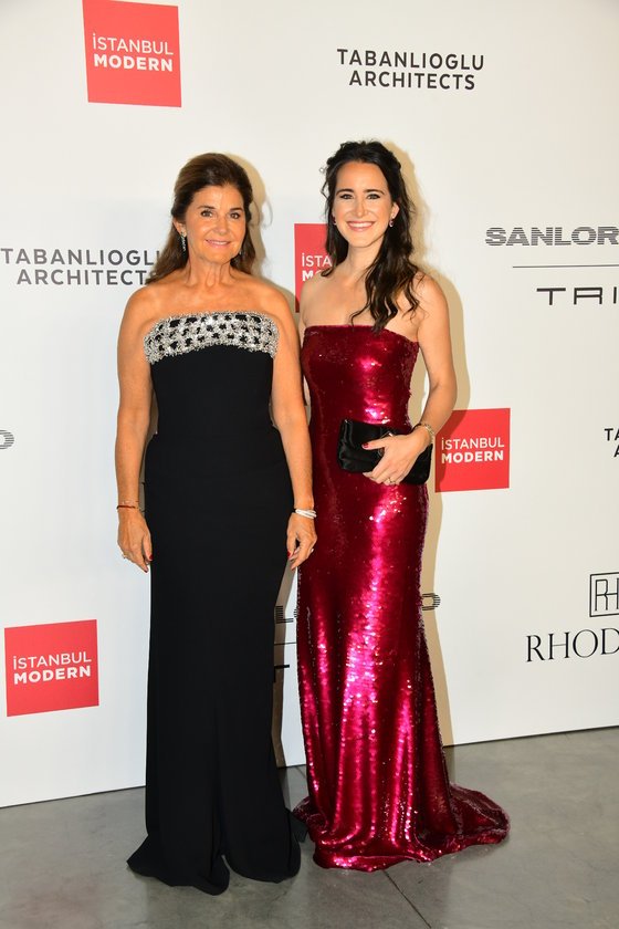 Oya Eczacıbaşı,Esra Eczacıbaşı