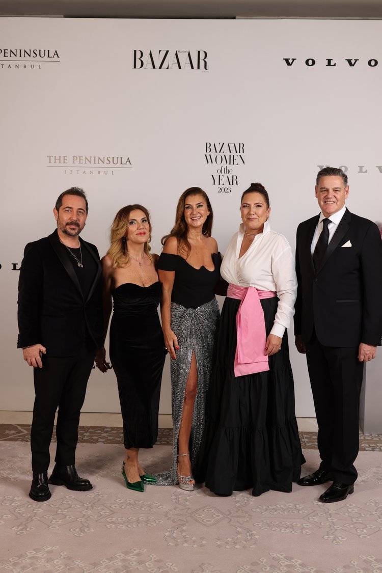 Özgür Atanur, Dilek Oransal, Gülen Yelmen, Yasemin Gebeş, Jonathan Crook