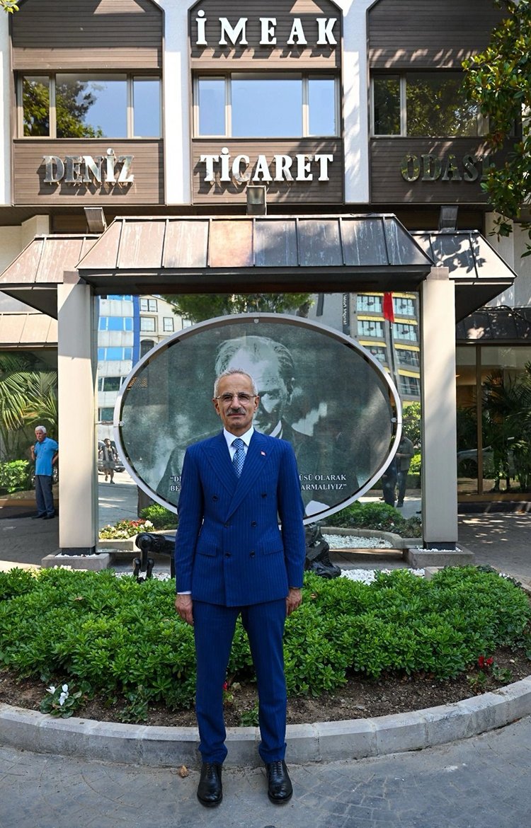 Ulaştırma ve Altyapı Bakanı Abdulkadir Uraloğlu