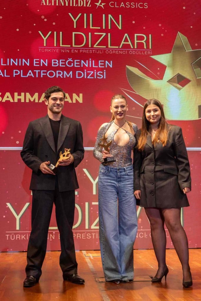 Burak Deniz ve Serenay Sarıkaya