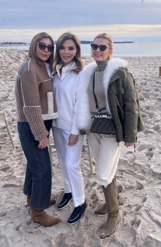 Dalia Garih,Feryal Gülman,Neşe Gönül