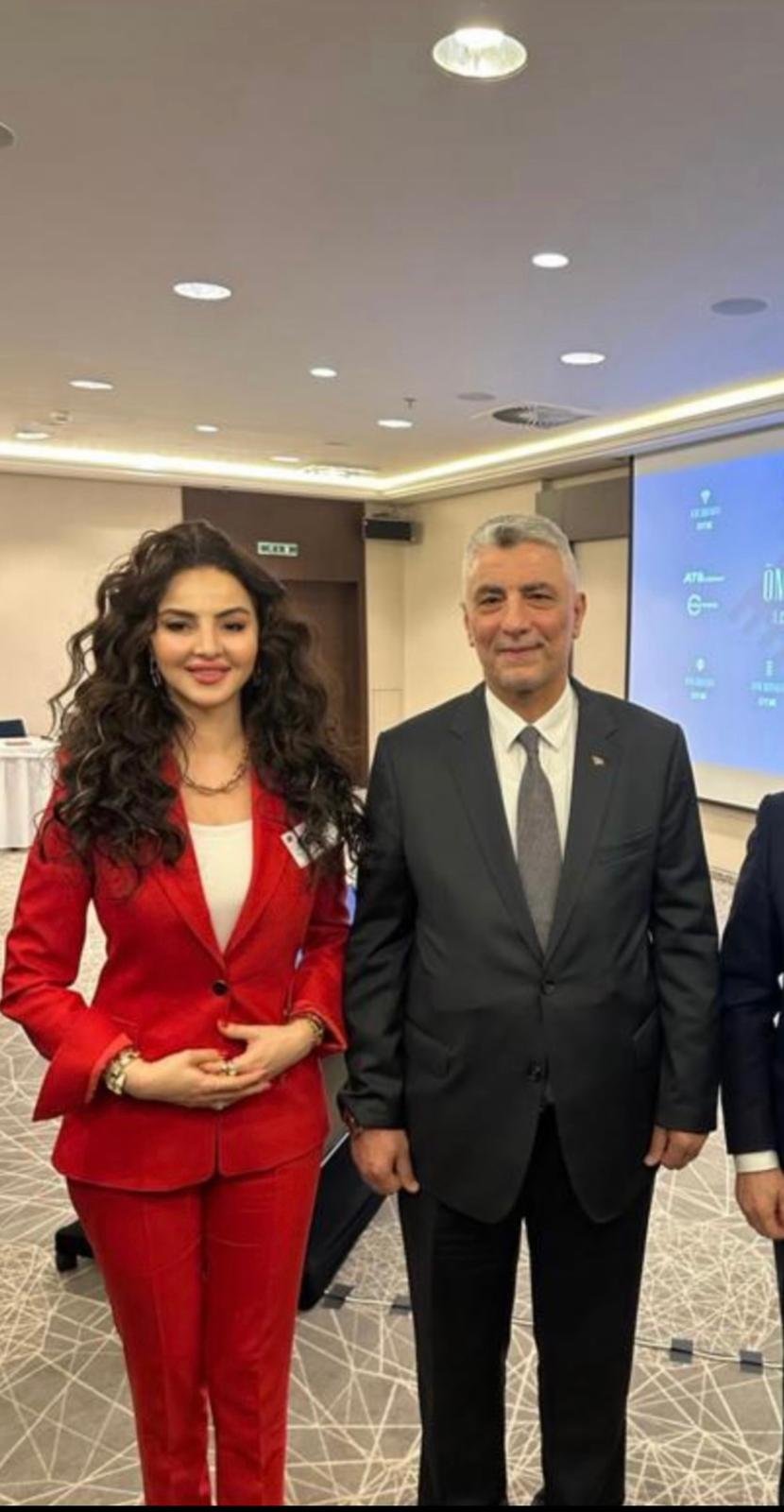 1-Güral Porselen Yönetim Kurulu Başkan Yardımcısı ve Türkiye - Slovakya İş Konseyi Başkanı Harika Güral & Ticaret Bakanı Ömer Bolat