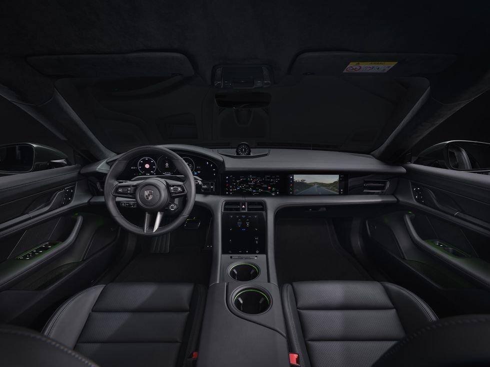 2025-Porsche Taycan Turismo
